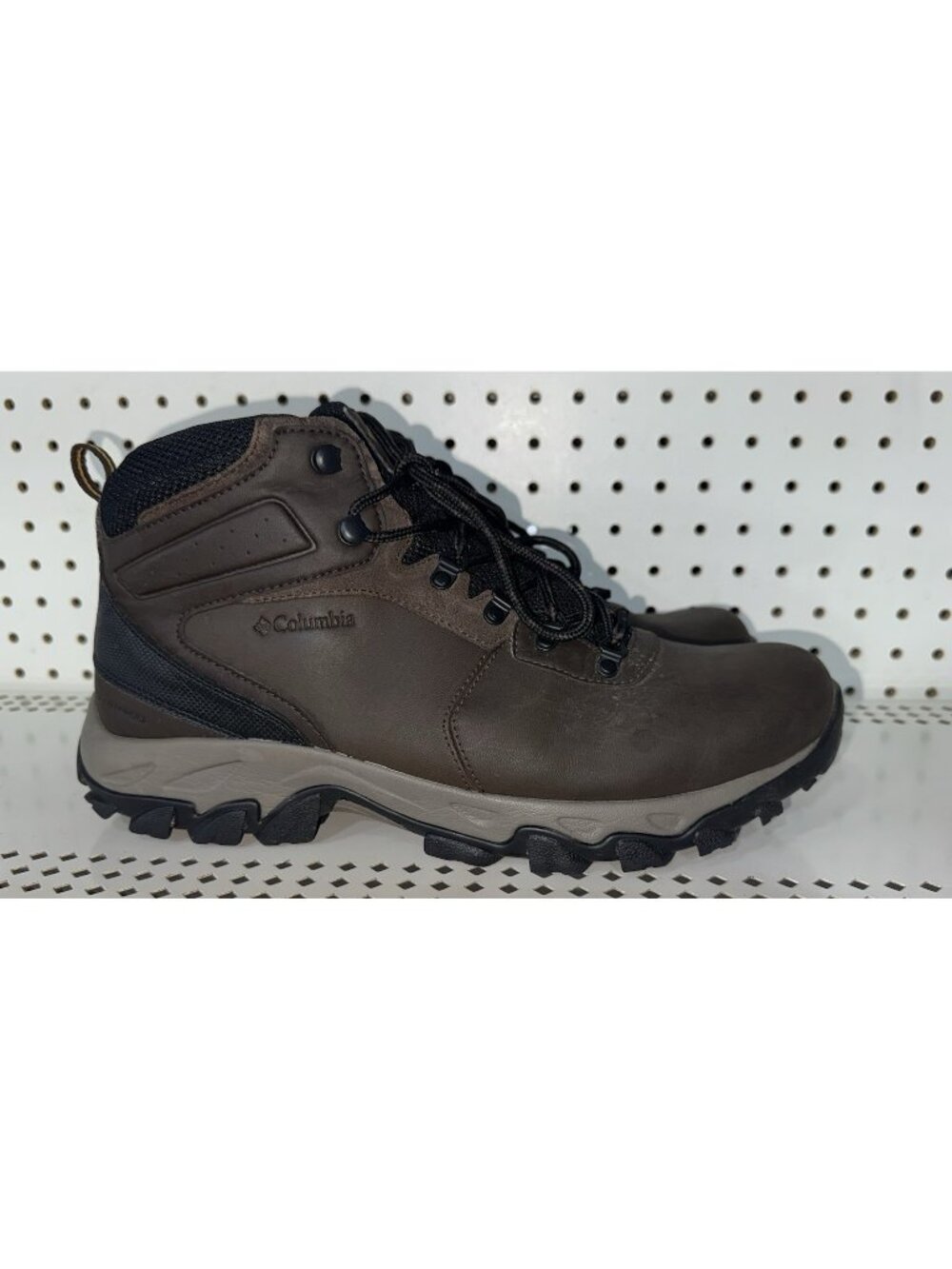 Columbia Newton Ridge Plus II Mens Leather WP Hiking Trail Boots Size 13 WIDE